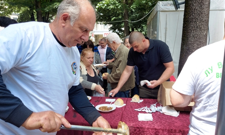 ЛОВАЧКИ ГУЛАШ ЗА ВРЊЧАНЕ И ГОСТЕ