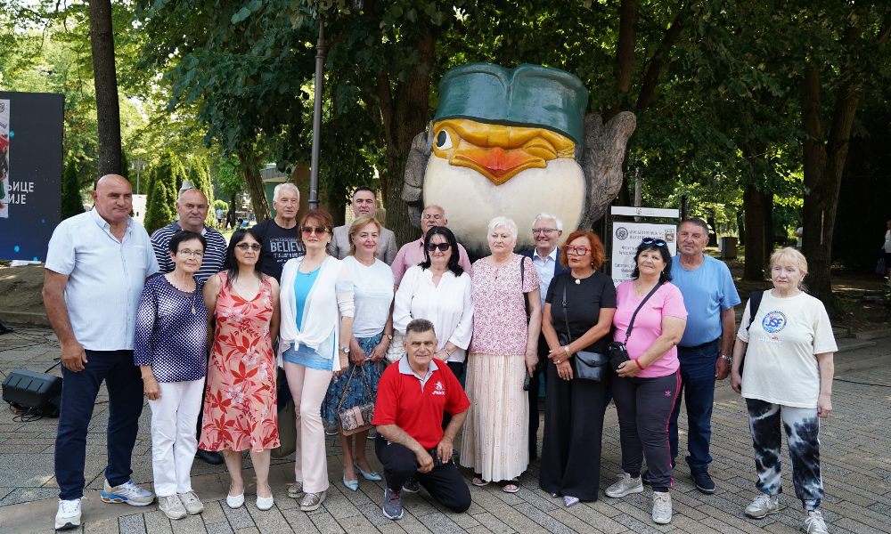 Бобан Ђуровић с учесницима програма "Игре без граница"