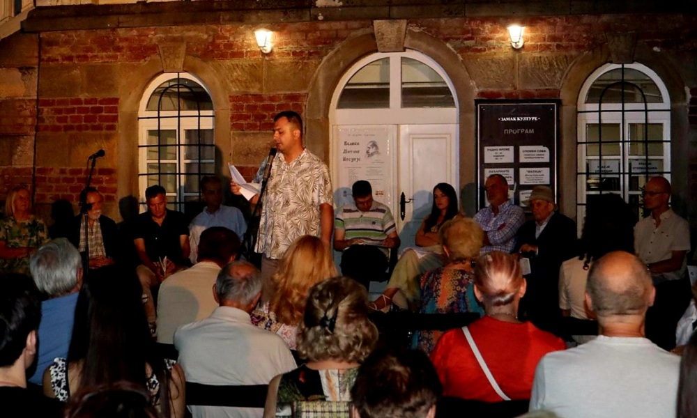 Прво вече ,,Великог митинга поезије“ на којој су врсни песници читали своје стихове