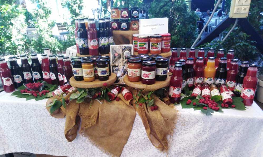 Један од штандова на такмичарској изложби Малина - ,,Црвено злато Србије“