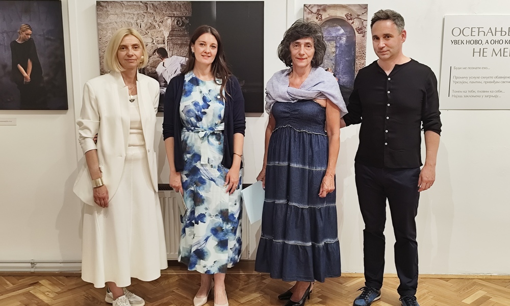 Александра Гојгић, Марија Аћимовић, Делфина Рајић и Слободан Богојевић на отварању изложбе „У дубинама провинције“
