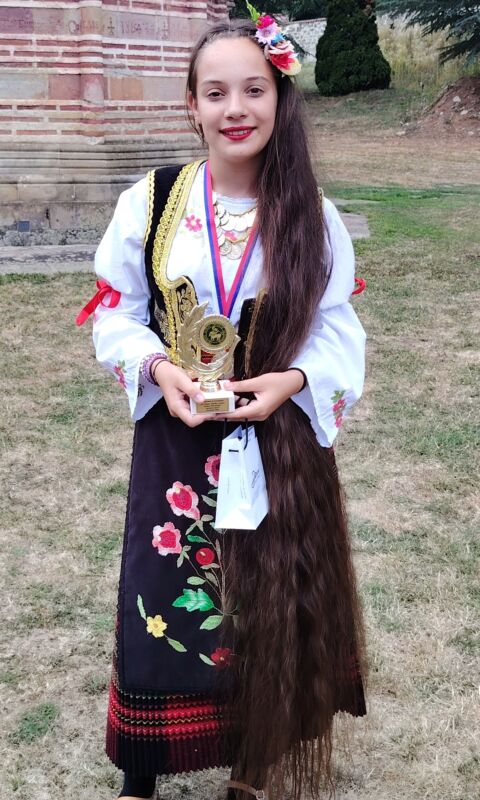 Дарија са победничким пехаром