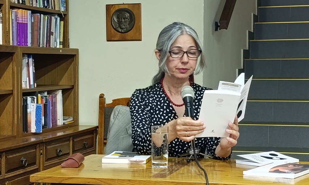 Бранка Такахаши чита одломке из своје књиге у Библиотеци