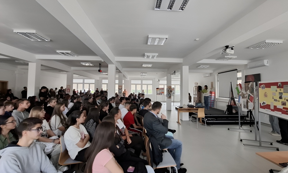 Свечана сала Гимназије у знаку музике и поезије посвећене европским језицима