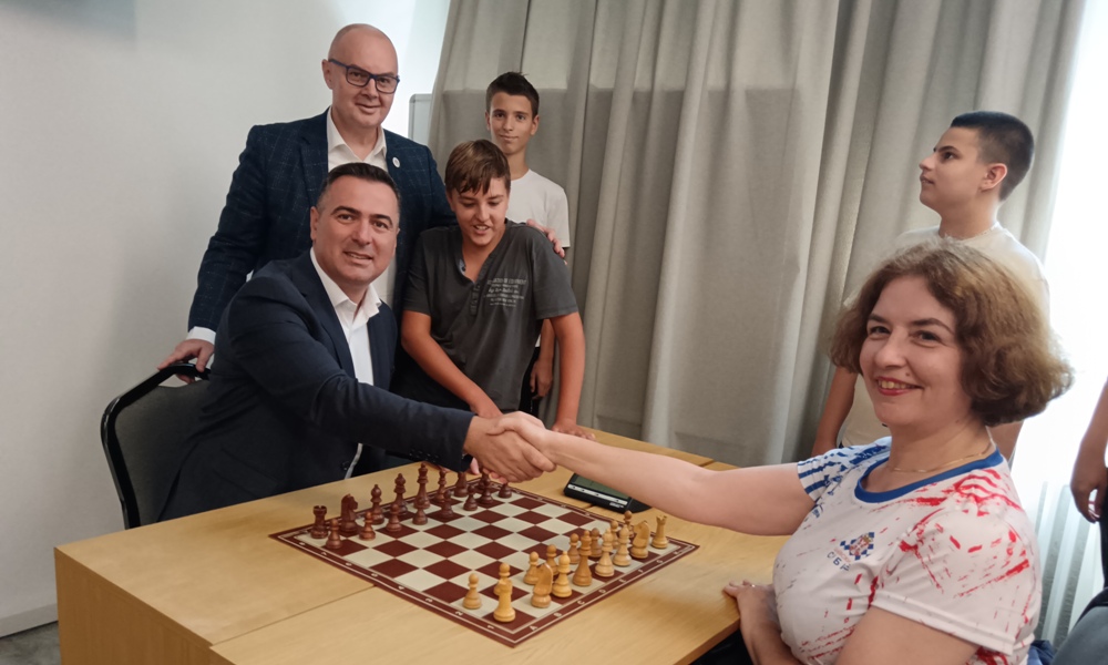 Председник Ђуровић и велемајстор Алиса Марић