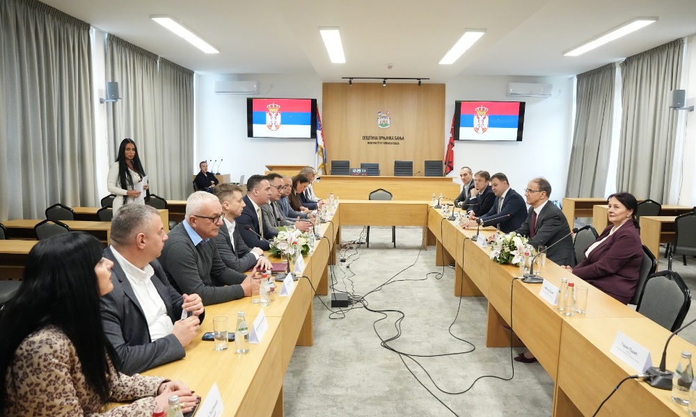 Састанак делегација у сали СО Врњачка Бања