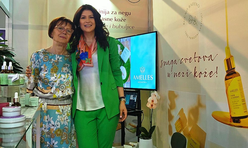 Са мајком Милицом на Сајму козметике у Београду