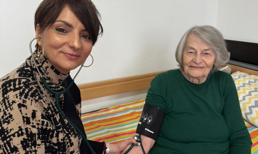 Др Бранислава Милетић контролише здравље корисника Дома