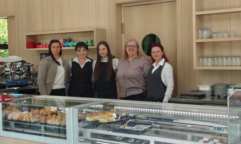 Соња Никић са особљем „Бебе“