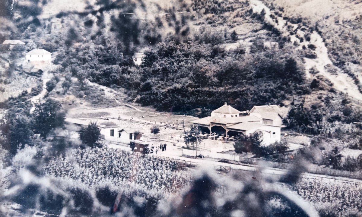 Разгледница базена и ресторана Клобук, фото: Крчмаревић 1939.