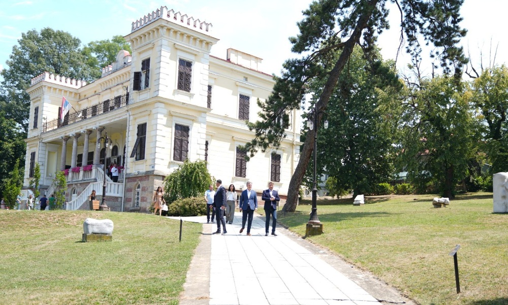 Делегација испред Замка културе